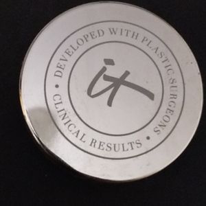 IT Cosmetics Translucent Setting Powder